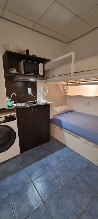 Albergue Cristina Habitaciones Con Bano Privado Y Mini Cocina Corralejo Exterior photo