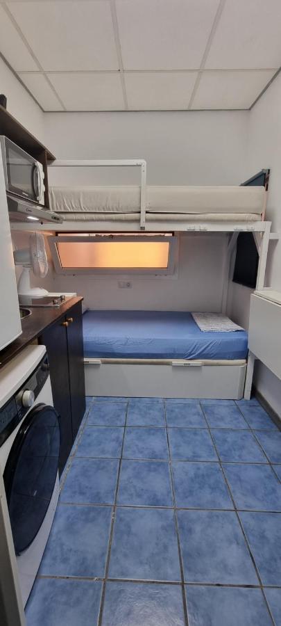 Albergue Cristina Habitaciones Con Bano Privado Y Mini Cocina Corralejo Exterior photo